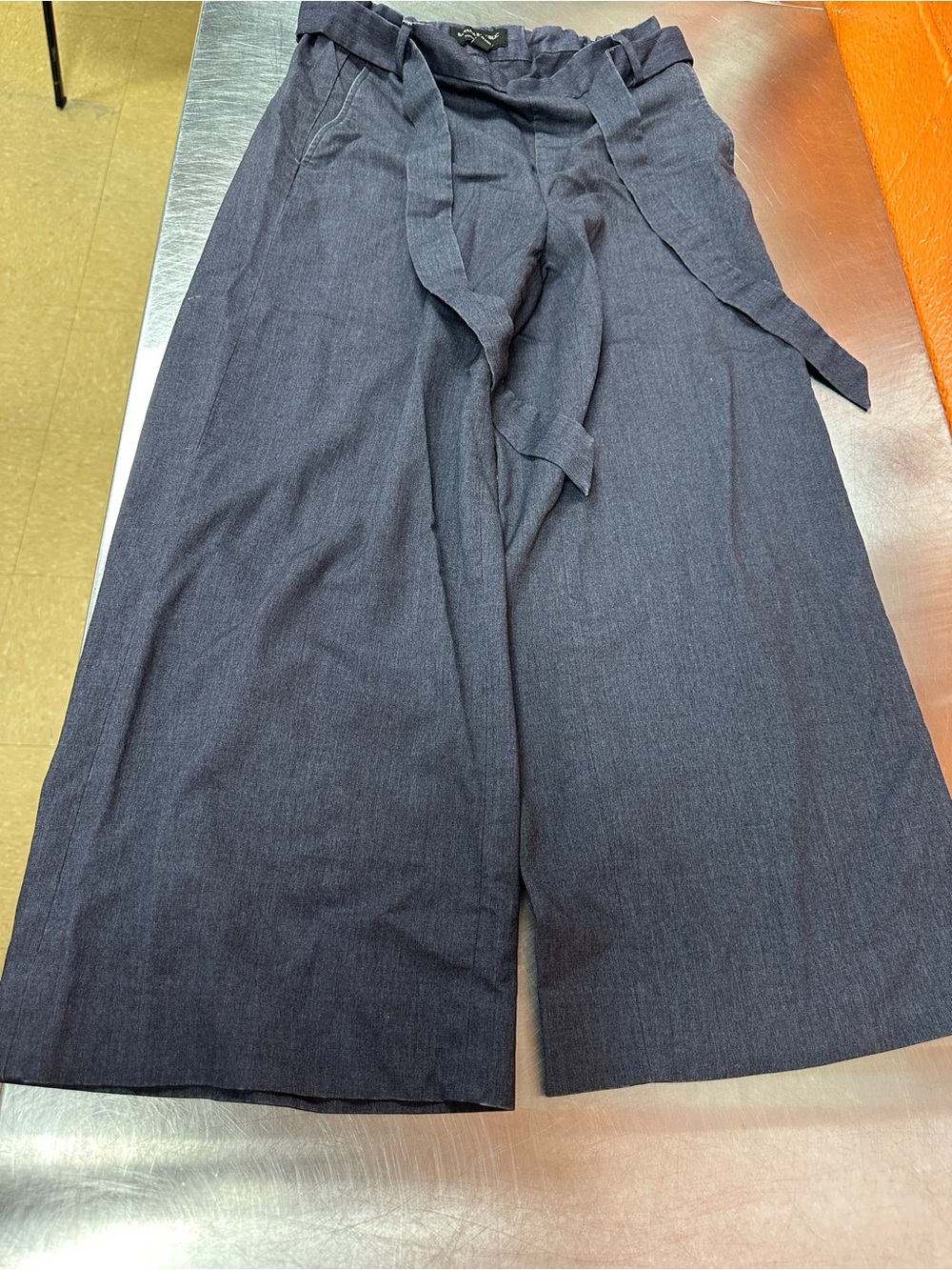 Women’s Banana Republic Rowan Wide-Leg Pull-On Pants with Belt size 2 - gray